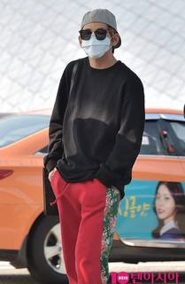 V (17.4.21).jpg